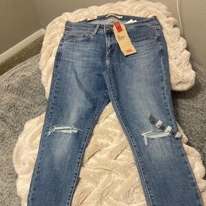 Levi’s 711 Skinny